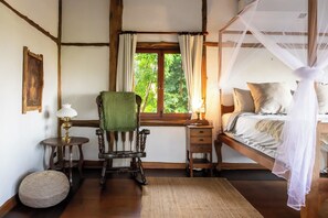 7 chambres, coffre-fort, bureau, fer et planche Ă repasser
