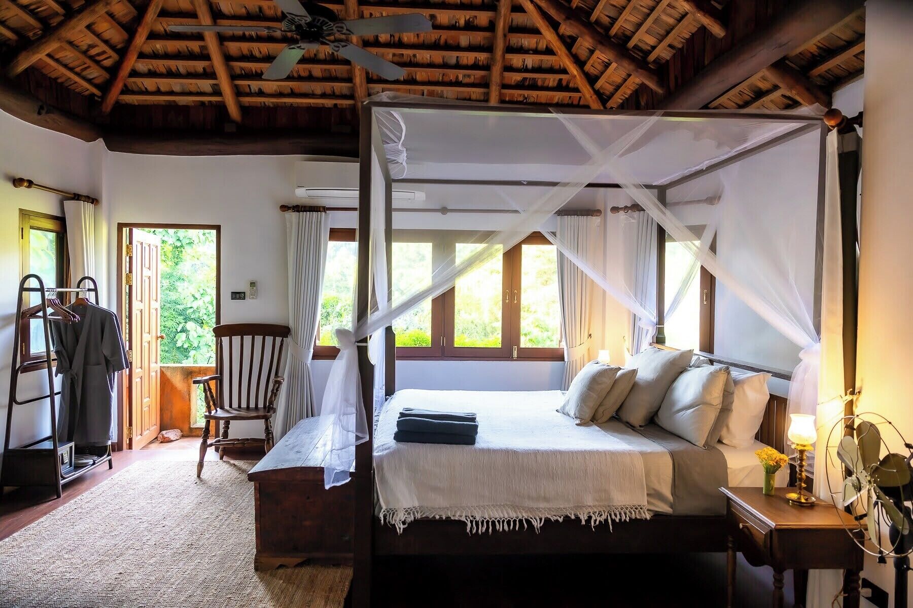 7 Schlafzimmer, Zimmersafe, Schreibtisch, Bügeleisen/Bügelbrett