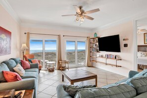 Älytelevisio, DVD-soitin, kirjoja