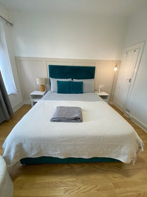 2 makuuhuonetta, silitysrauta/-lauta, ilmainen Wi-Fi, vuodevaatteet