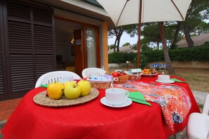 Classic Apartment, 3 Bedrooms | Balcony - Flat in Villa With air Conditioning and Private Terrace (Orbetello)