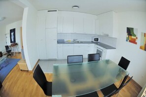 Apartment | Dining - Tranquil Seafront Escape (Zürich)