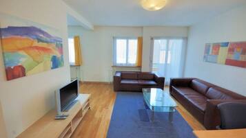 Apartamento | Área de estar | TV