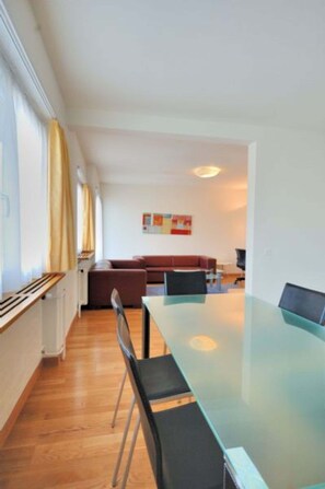 Apartment | Interior - Tranquil Seafront Escape (Zürich)