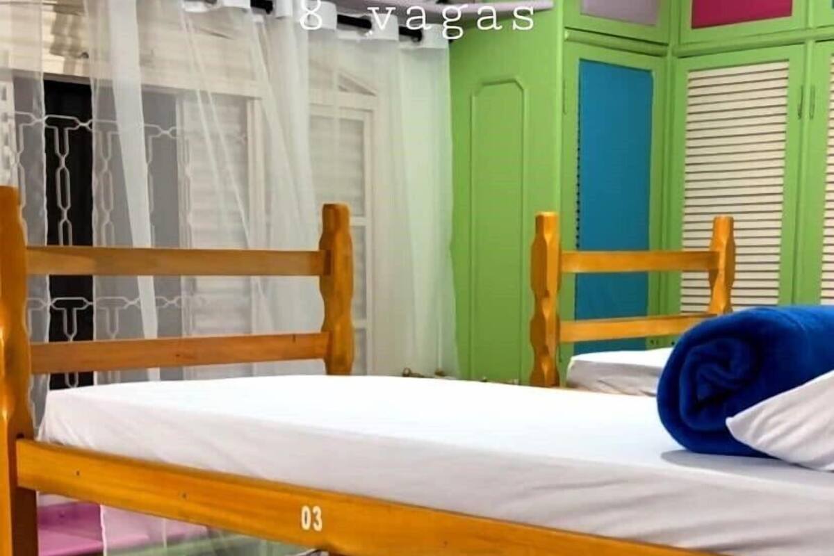 Basic Ortak Ranzalı Oda, Sadece kadınlar için | Dizüstü bilgisayar çalışma alanı, ütü/ütü masası