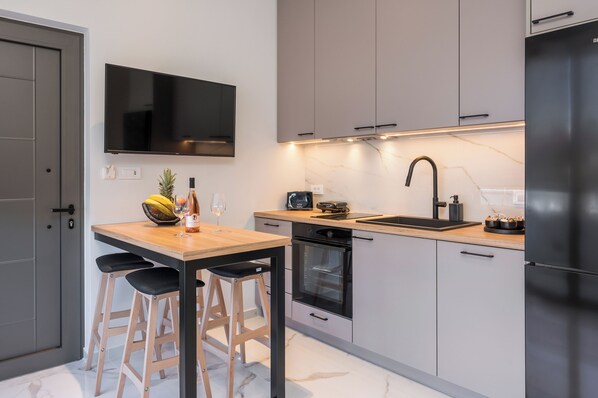 Fridge, oven, stovetop, coffee/tea maker - Orama Luxury Apartments | Seaside Apartments Chania (Chania)