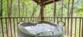 Pet-friendly 1BD Cabin w/ Hot Tub! Fire Pit + BBQ!
