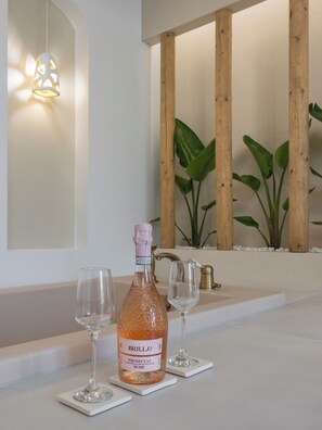 Een douche, een haardroger, handdoeken