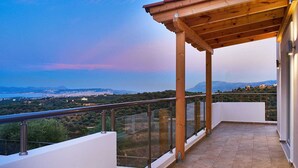 A balcony with a view of a coastal landscape and distant hills. - Hannah Villa Stalos: spacious, quiet villa w/sea and mountain view (Chania)