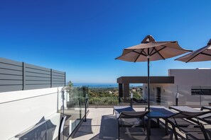 屋外ダイニングエリア