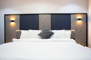 Premium bedding, desk, laptop workspace, free WiFi - Twinny Hotels & Suites (Lagos)