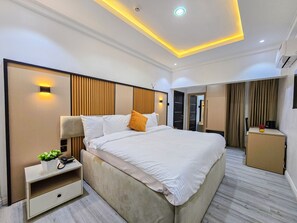 Premium bedding, desk, laptop workspace, free WiFi - Twinny Hotels & Suites (Lagos)
