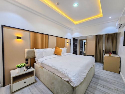 Twinny Hotels & Suites