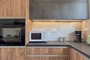 Kühlschrank, Ofen, Herdplatte, Geschirrspüler