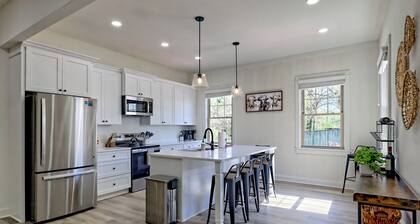 Newly Renovated & Spacious 4/3.5 Peaks Ridge @ Downtown Clayton - Pet Friendly!