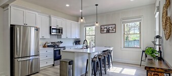 NEWLY RENOVATED! Peaks Ridge @ Downtown Clayton!