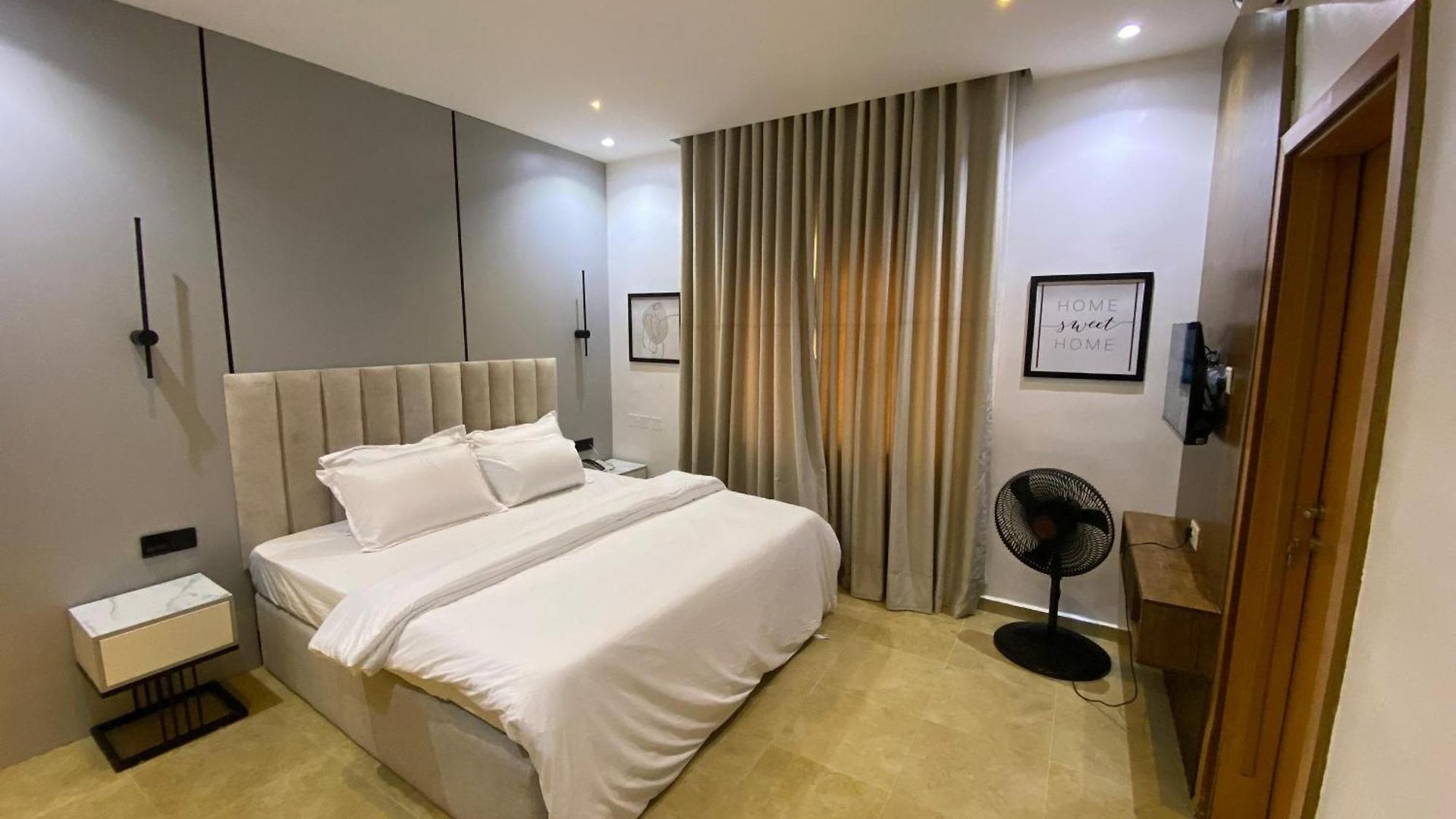 Family Room, Balcony, City View | Desk, laptop workspace, soundproofing, free WiFi