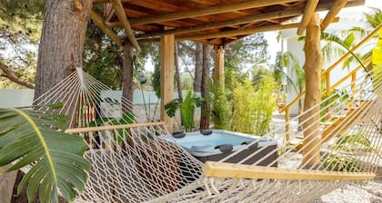 Dream Tree Suite with Jacuzzi | D PALM Premium Living