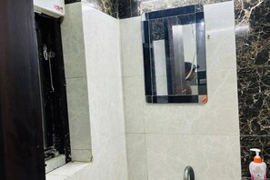 Doccia, asciugacapelli, bidet, asciugamani
