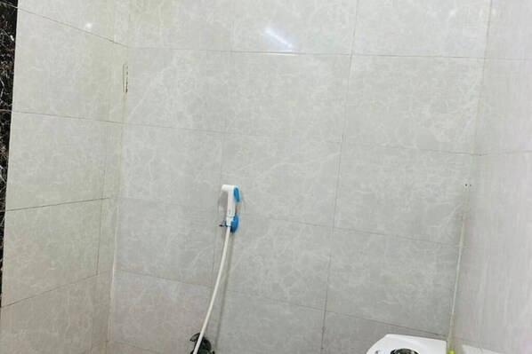 Doccia, asciugacapelli, bidet, asciugamani