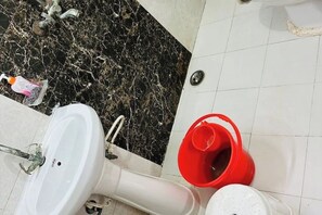 Shower, hair dryer, bidet, towels - Vrindavan House in Vrindavan Nearby Prem Mandir

 (Sunrakh Bangar)