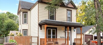 2BR Apartment with Private Office Near Downtown - Dahlia
