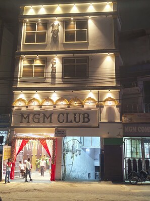 Mặt tiền nơi lưu trú