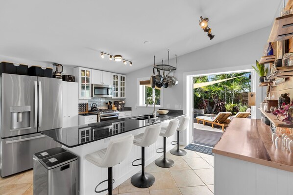 Kjøleskap, mikrobølgeovn, ovn og kokeplater