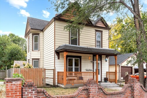2BR Apartment Near Downtown with Workspace - Snapdragon
