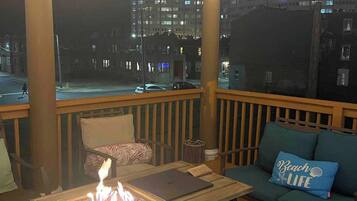 Apartment, 4 Bedrooms | Living area