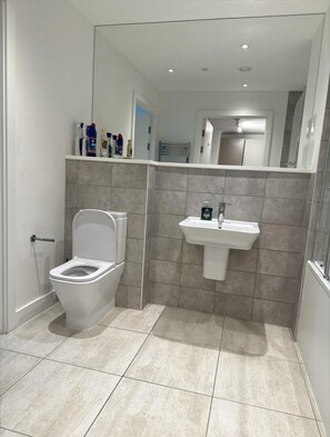 Apartamento | Baño | Ducha y toallas