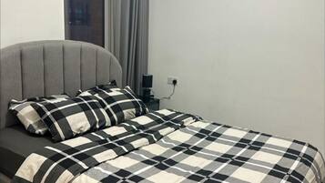Apartment | 2 bedrooms, iron/ironing board, free WiFi, bed sheets