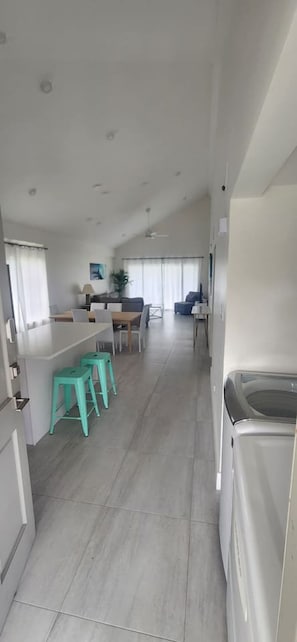 Interior - 314 Condo Sunset Cove Ocean Pool Seven Mile Beach (George Town)