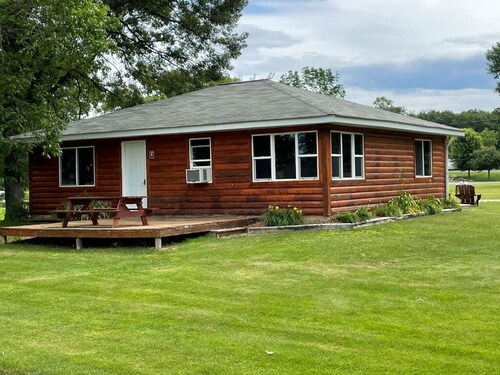 Charming 2-bedroom cabin 6 with WiFi, at Mille Lacs Lake; Appeldoorn's Resort