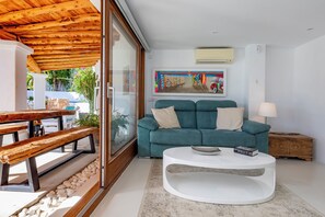 TV, fireplace, stereo - Villa near Ibiza Town, sleeps 13 (Ibiza)