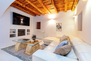 TV, fireplace, stereo