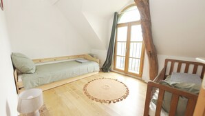 9 soverom, strykejern/-brett, reiseseng for barn og internettilgang