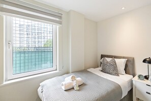 2 Schlafzimmer, Schreibtisch, schallisolierte Zimmer