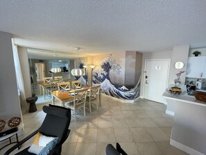 Living area - Exclusive Condo 10 Min to the Beach (Aventura)