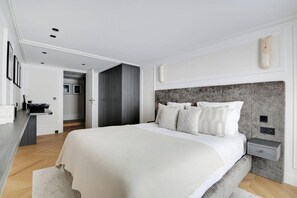 2 habitaciones, escritorio, tabla de planchar con plancha y wifi gratis 