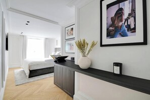 2 Schlafzimmer, Schreibtisch, Bügeleisen/Bügelbrett, kostenloses WLAN