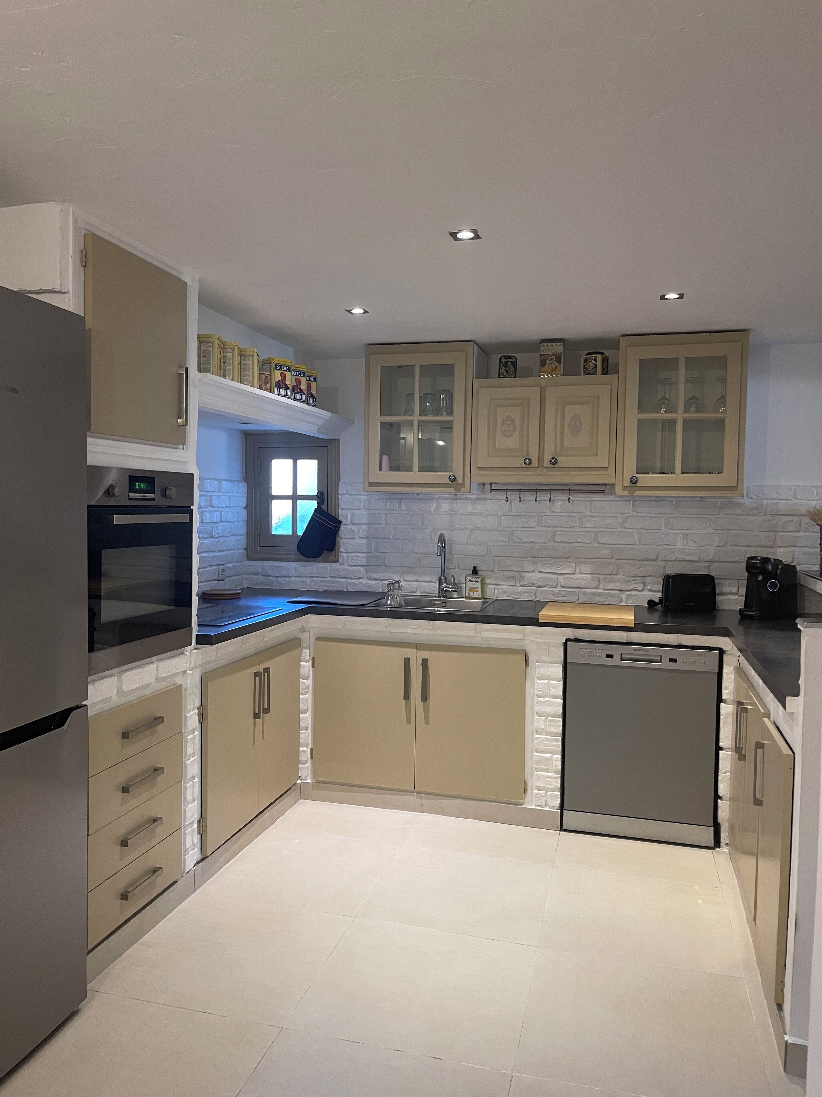 Mikrowelle, Ofen, Herdplatte, Geschirrspüler