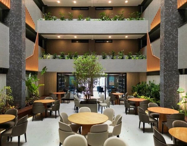 Basic Studio | Dining - Beach Haus by Azzure Homes (João Pessoa)