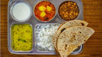 Deluxe Double Room | In-room dining