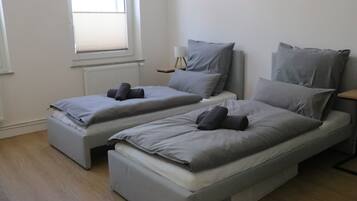 Deluxe-Apartment, Blick auf den Innenhof | Bügeleisen/Bügelbrett, kostenloses WLAN