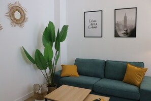 Deluxe Apartment, Courtyard View | Iron/ironing board, free WiFi