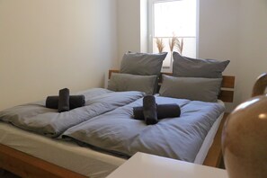 Deluxe Apartment, Courtyard View | Individually decorated, individually furnished, iron/ironing board - Schlafkonzept Hannover-Linden (Hannover)