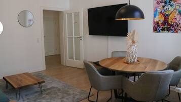 Deluxe-Apartment, Blick auf den Innenhof | Speisen