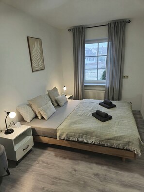 3 chambres, fer et planche à repasser, Wi-Fi, draps fournis