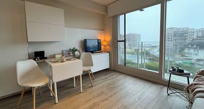 ZeeNest - Stylish studio with terrace near the sea